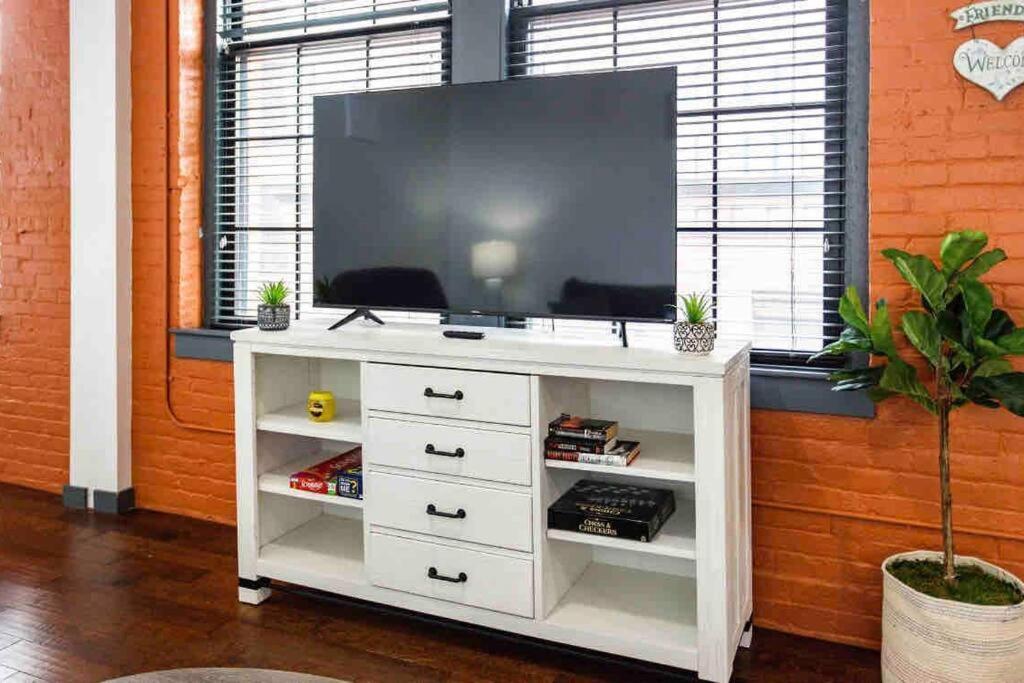 Ferienwohnung Ny Style Centric Loft With King Bed By Park Av Rochester Exterior foto